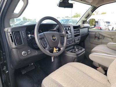2025 Chevrolet Express Passenger 1LT