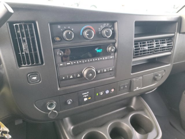 2025 Chevrolet Express Passenger 1LT