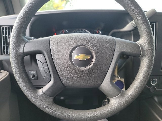 2025 Chevrolet Express Passenger 1LT