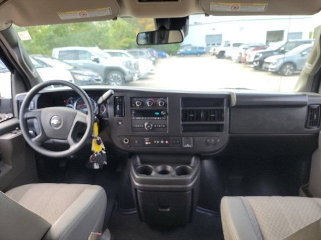 2025 Chevrolet Express Passenger 1LT