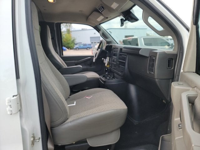 2025 GMC Savana Passenger LT
