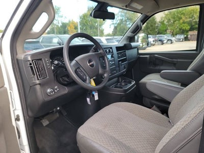2025 GMC Savana Passenger LT