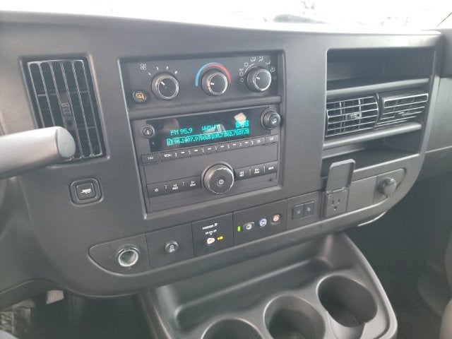 2025 GMC Savana Passenger LT