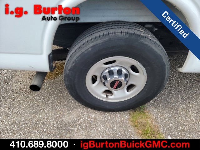 2025 GMC Savana Passenger LT