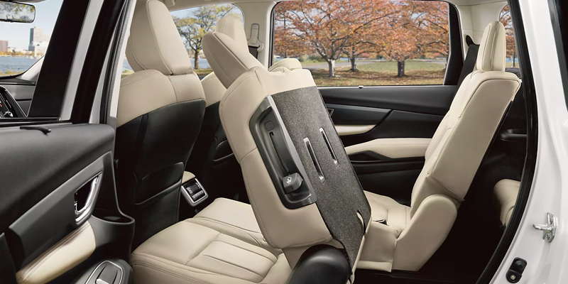Flexible Second-Row Seating Configuration for Improved Passenger and Cargo Versatility