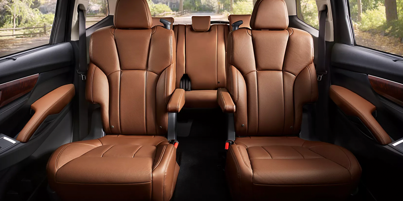 Premium Leather-Appointed Three-Row Seating Designed for Passenger Comfort