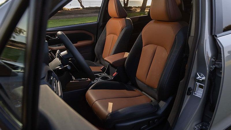 Subaru Forester interior, front seats in brown leather